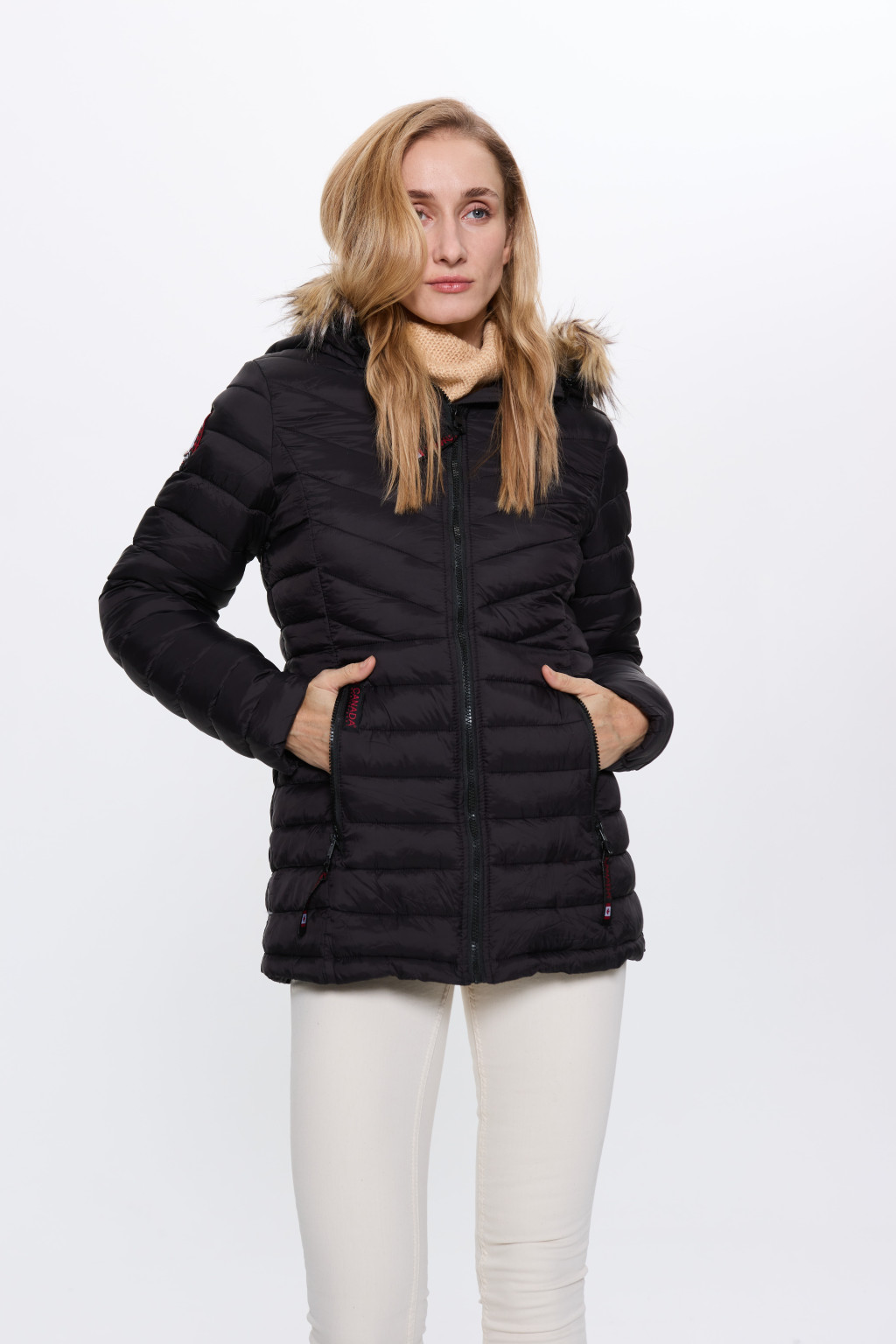 CZARNA KURTKA Z KAPTUREM OLCW805AE-BLACK