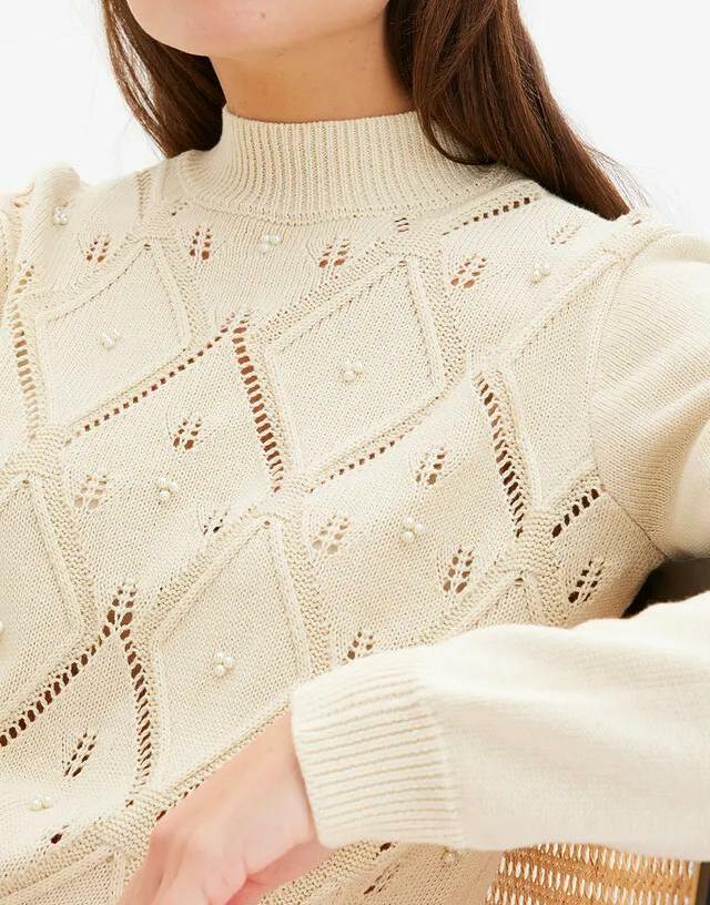 SWETER AŻUROWY Z PEREŁKAMI 