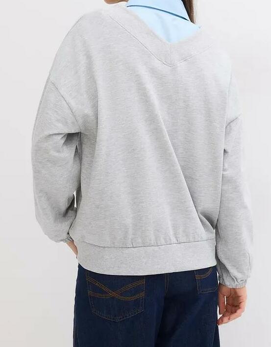BLUZA Z DEKOLTEM W SEREK