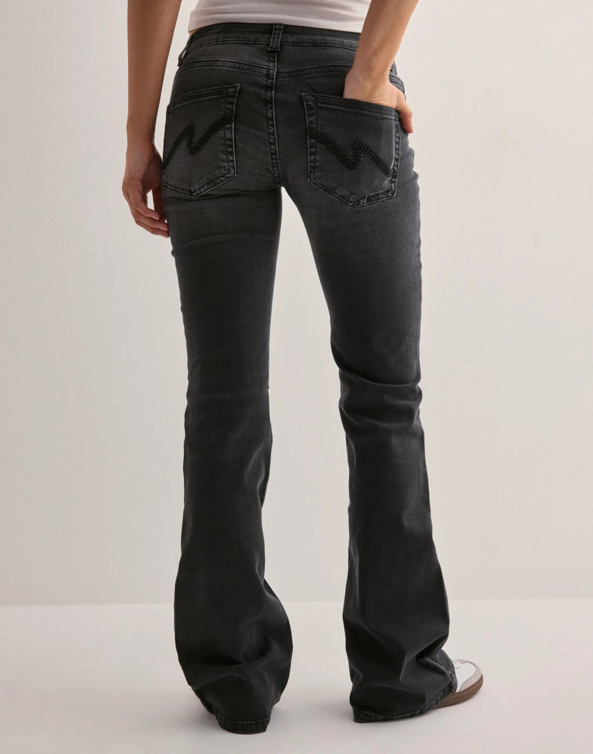 SPODNIE Z NISKIM STANEM JEANS BOOTCUT DZIURY
