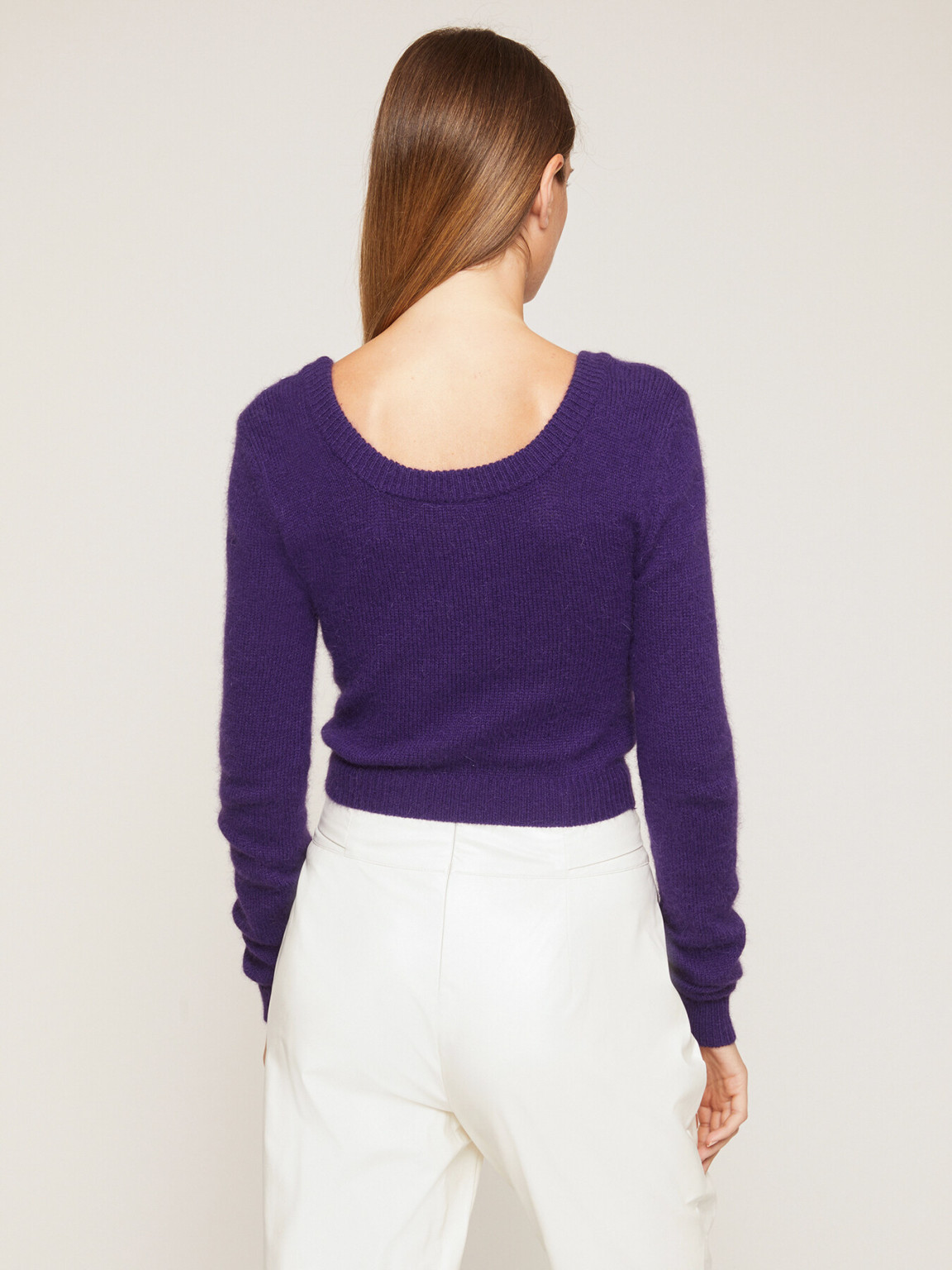 fioletowy sweter zdobienie