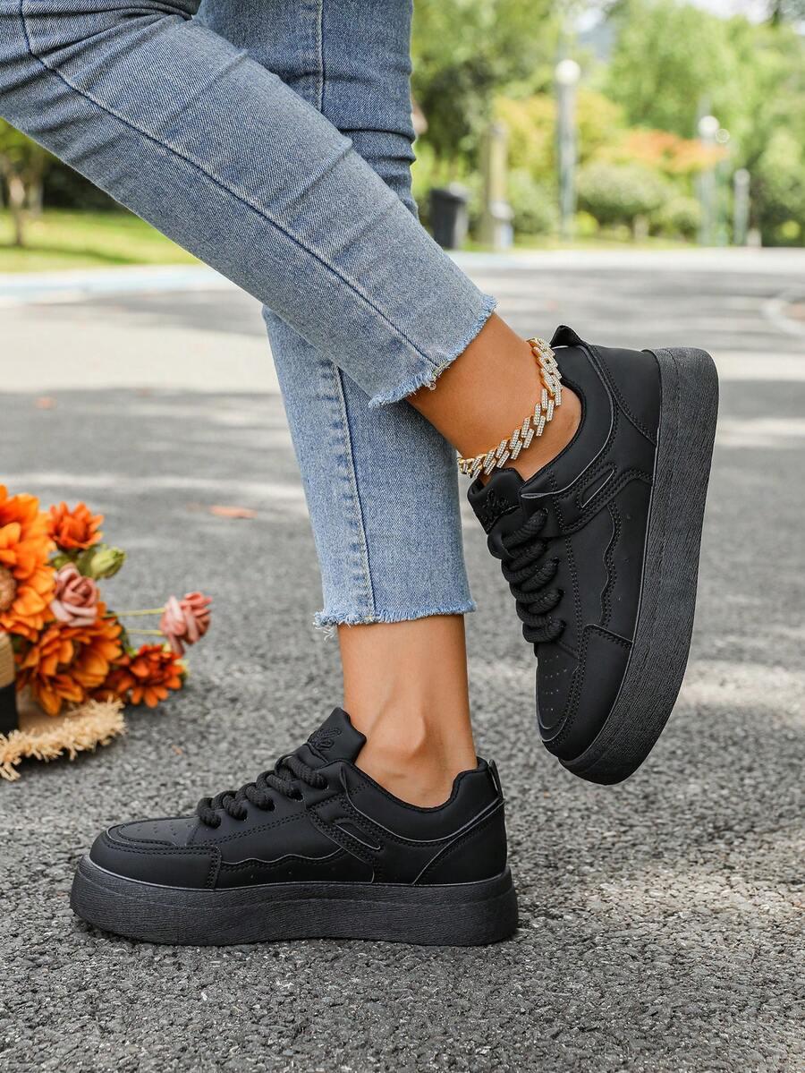 czarne buty sportowe 