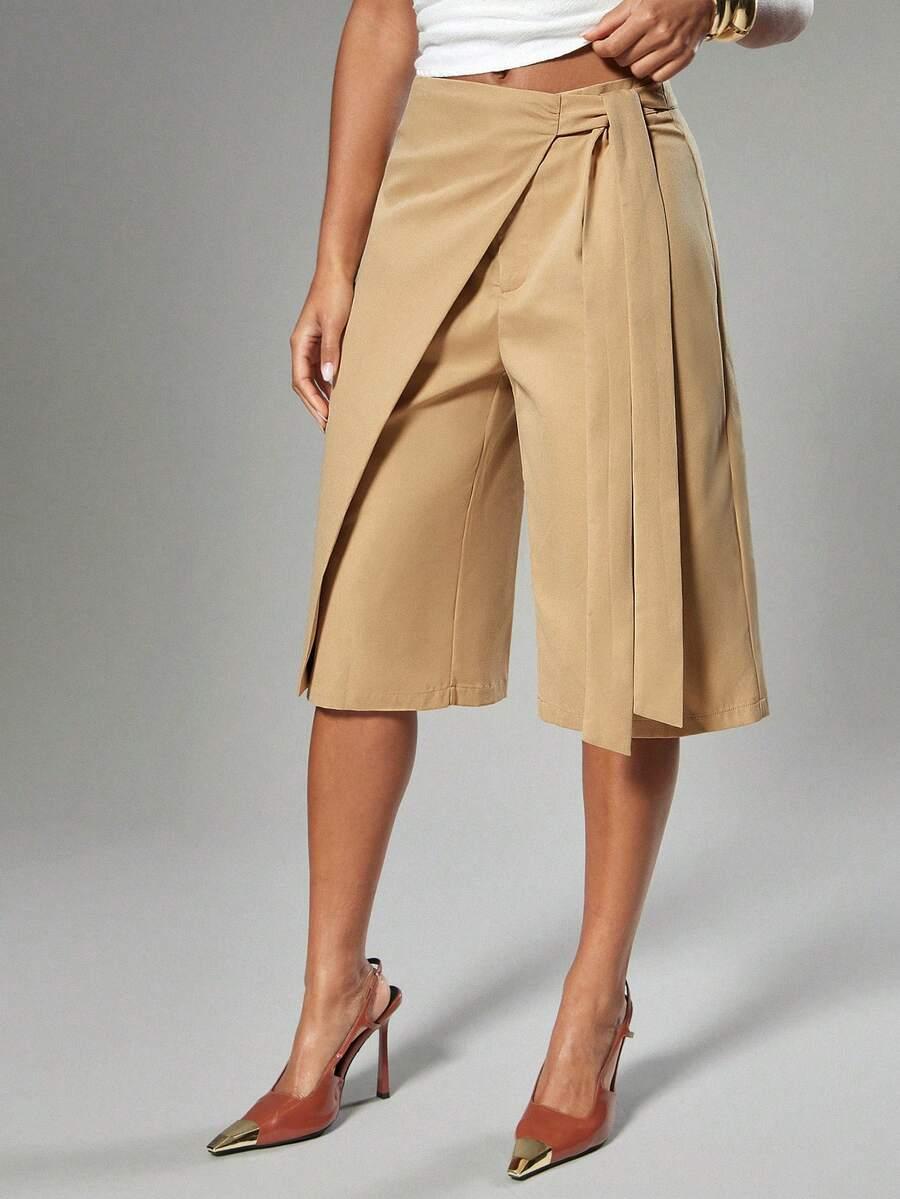 beżowe eleganckie spodenki bermudy