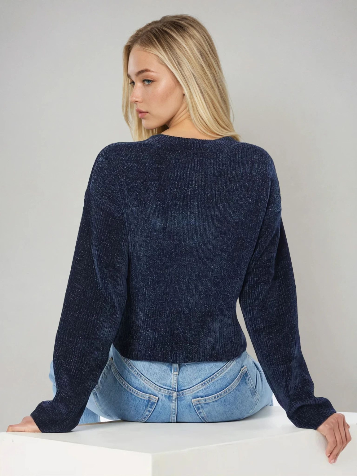 klasyczny granatowy szenilowy sweter