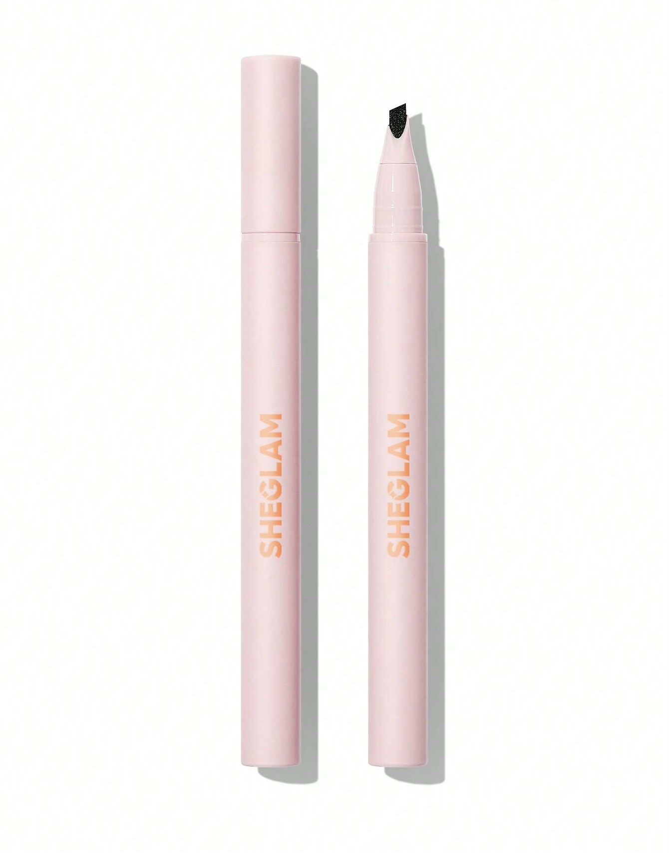 CZARNY EYELINER W PISAKU