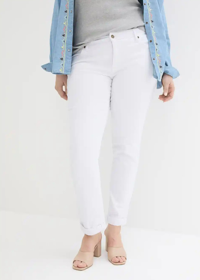 białe spodnie jeans