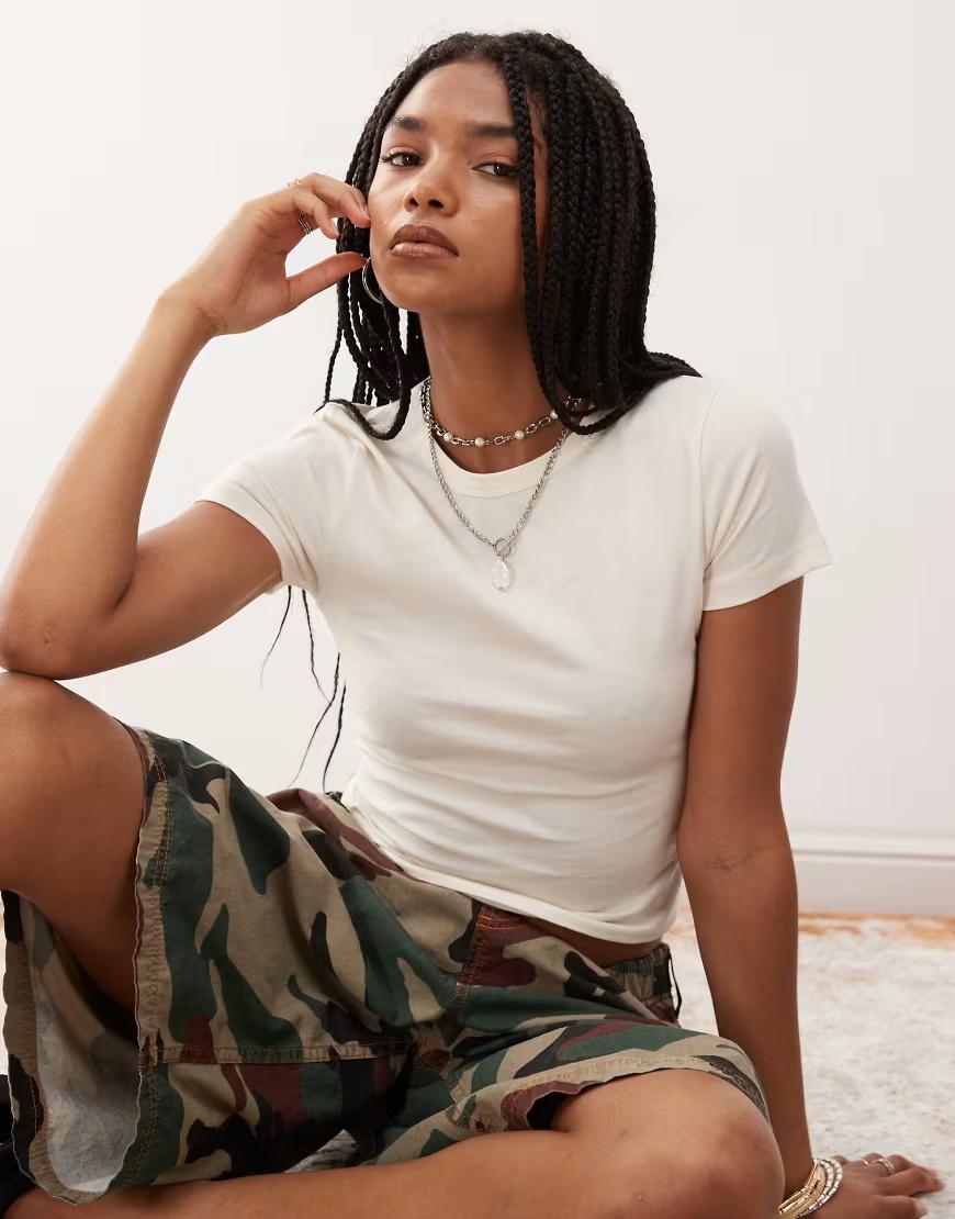 KREMOWY T-SHIRT BASIC