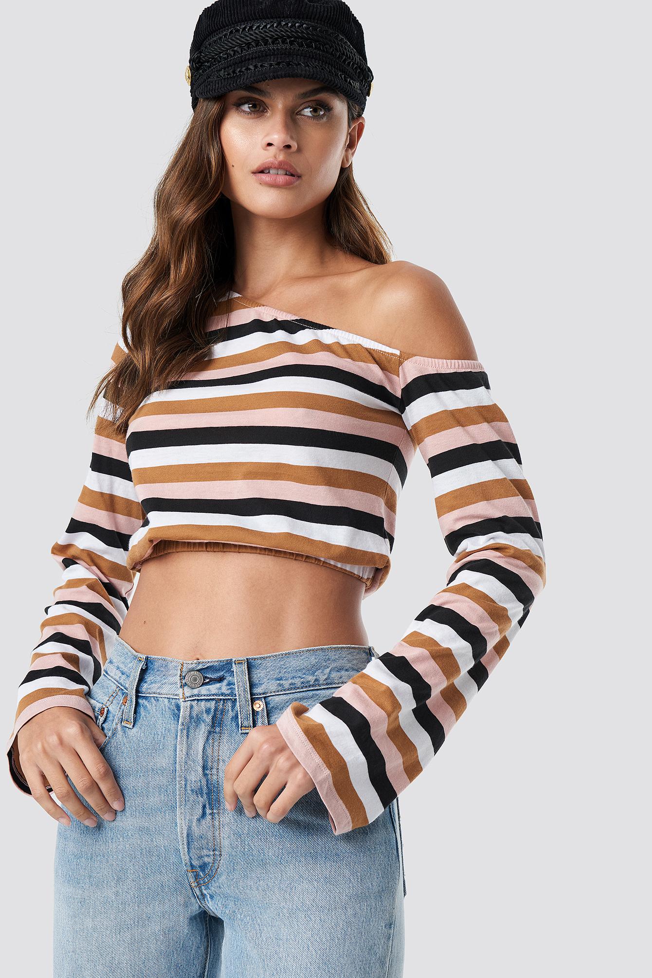 crop top asymetria paski kontrast