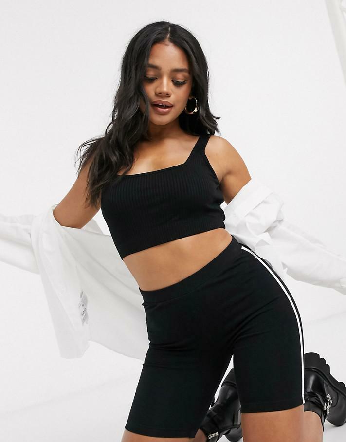 czarny crop top prążki 