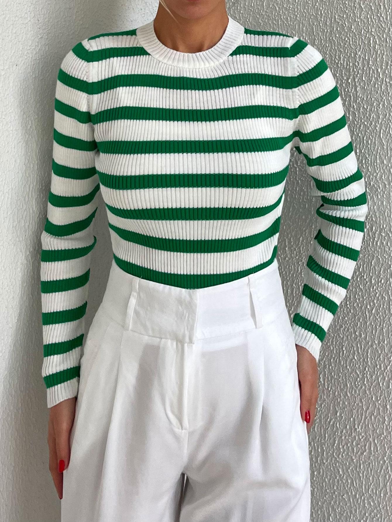 sweter okrągły dekolt wzór paski 