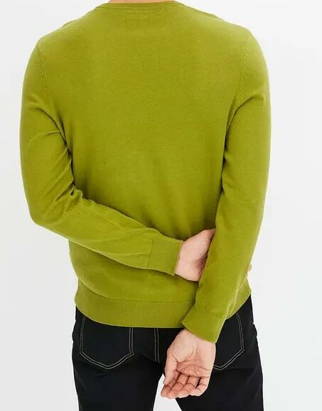 SWETER MĘSKI DZIANINOWY Z DEKOLTEM W SEREK