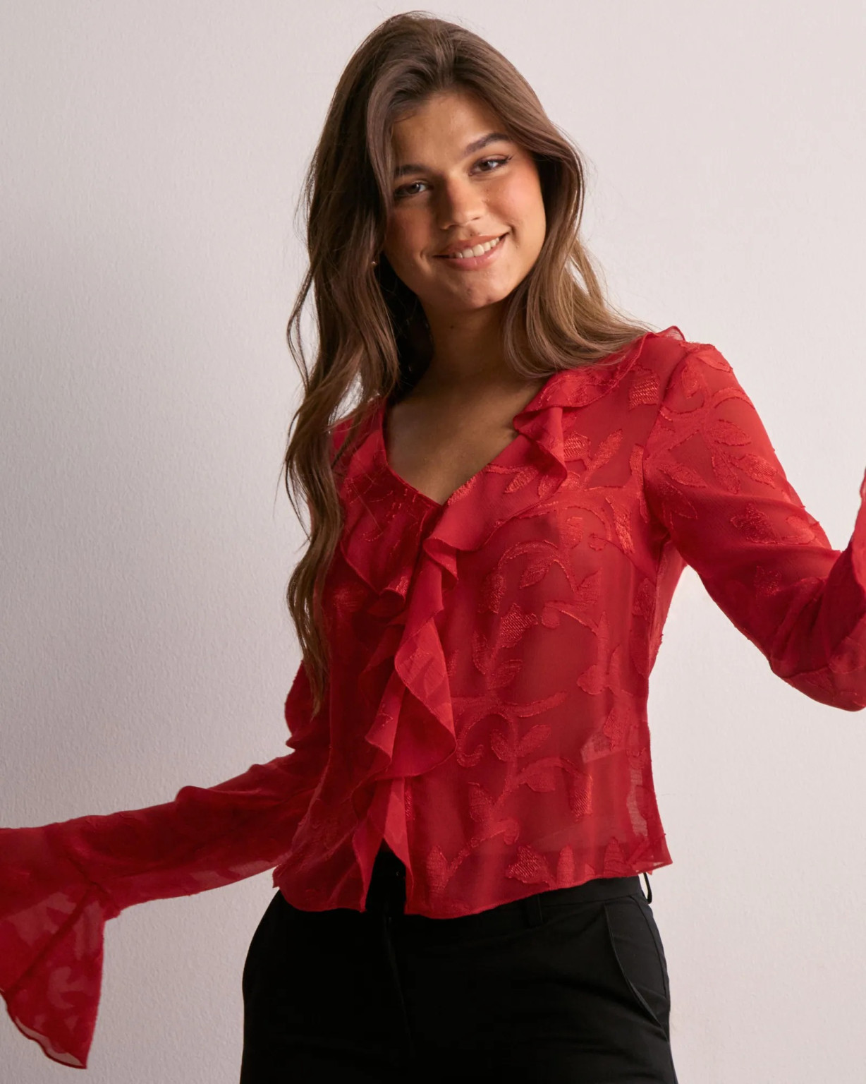 CZERWONA BLUZKA STRUKTURA FALBANY
