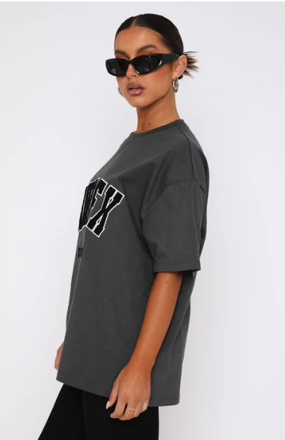 szary t-shirt okrągły dekolt haft