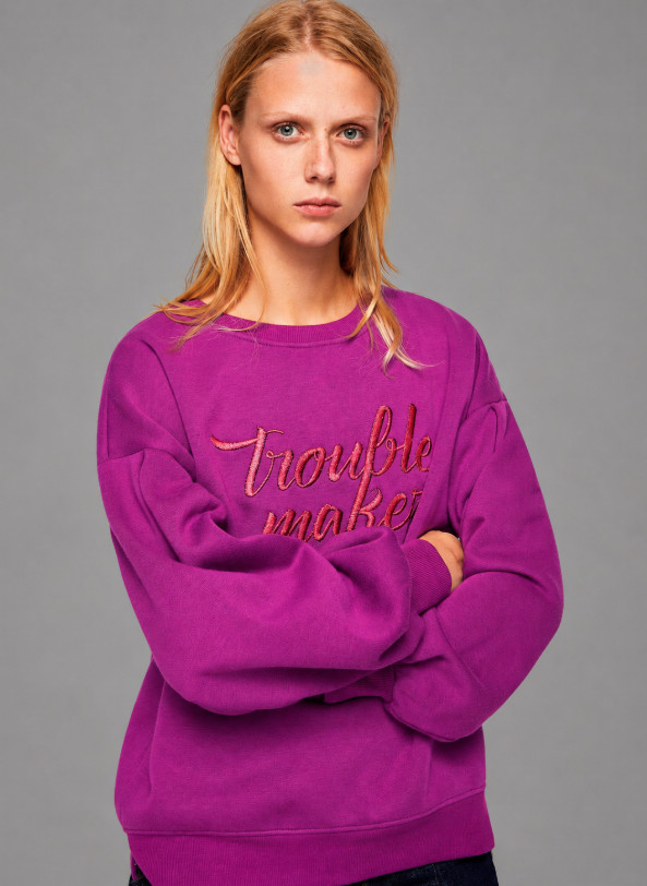 różowa bluza haft napis trouble maker