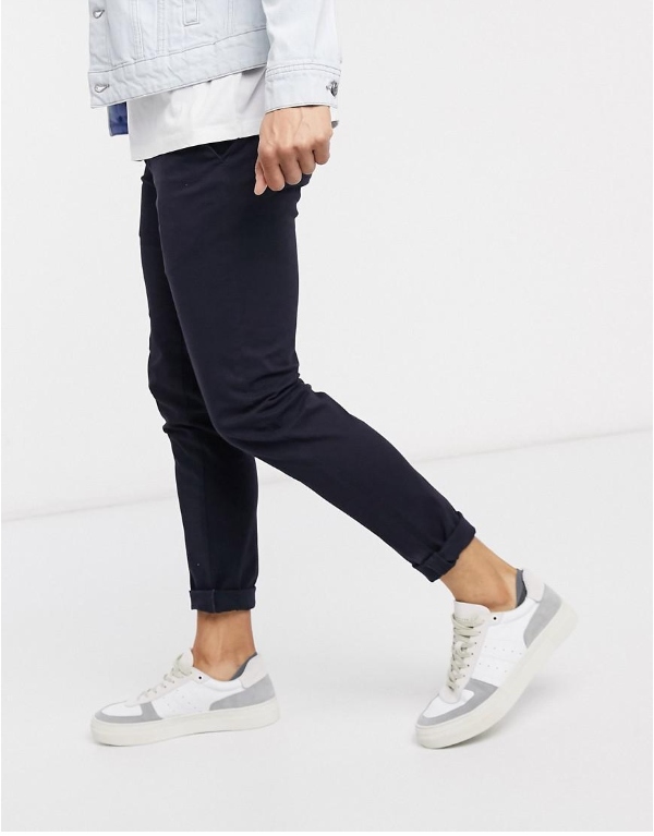 granatowe spodnie casual 