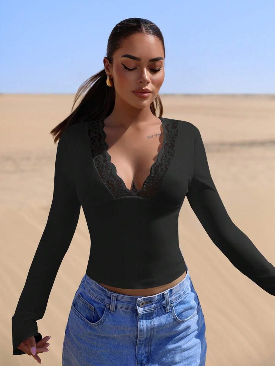 CZARNA BLUZKA V NECK KORONKA