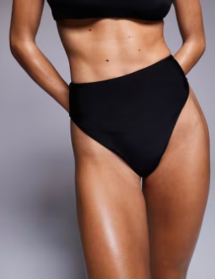 czarny dół od bikini