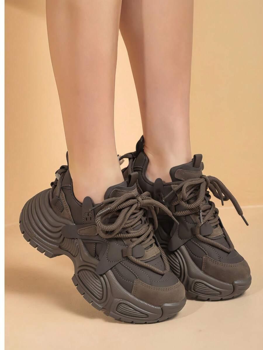 brązowe buty sportowe