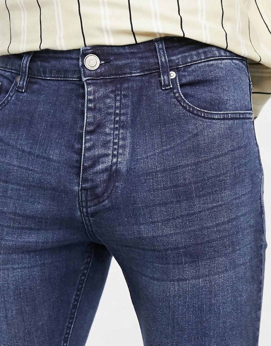 niebieskie spodnie jeans kieszenie