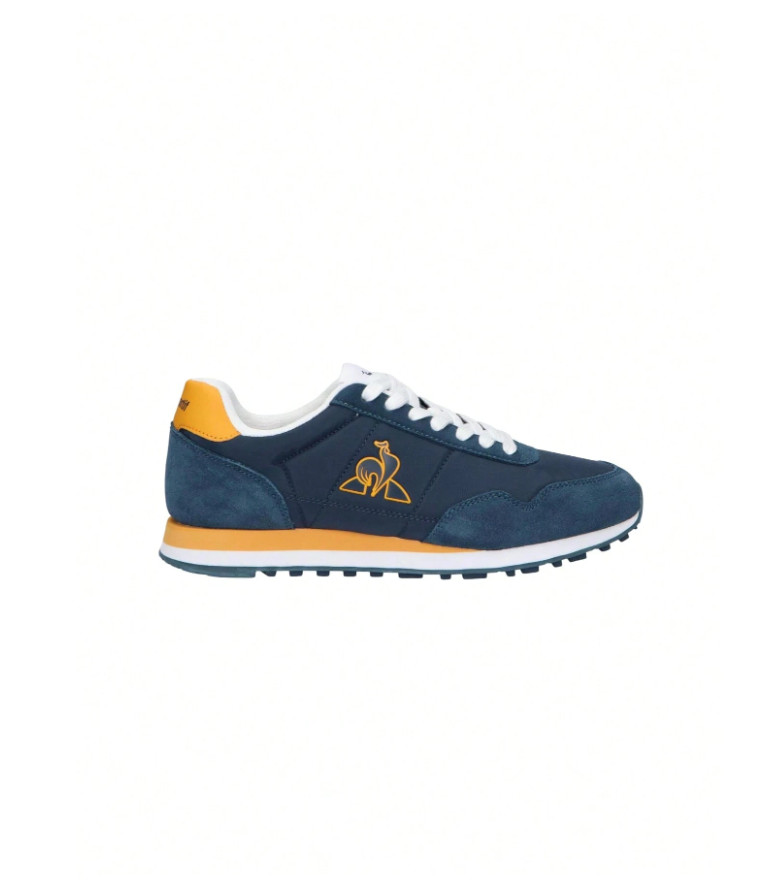 sznurowane buty sportowe