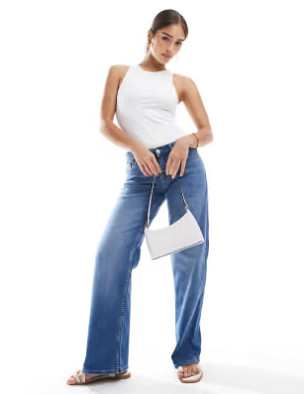 białe body bez rękawów basic