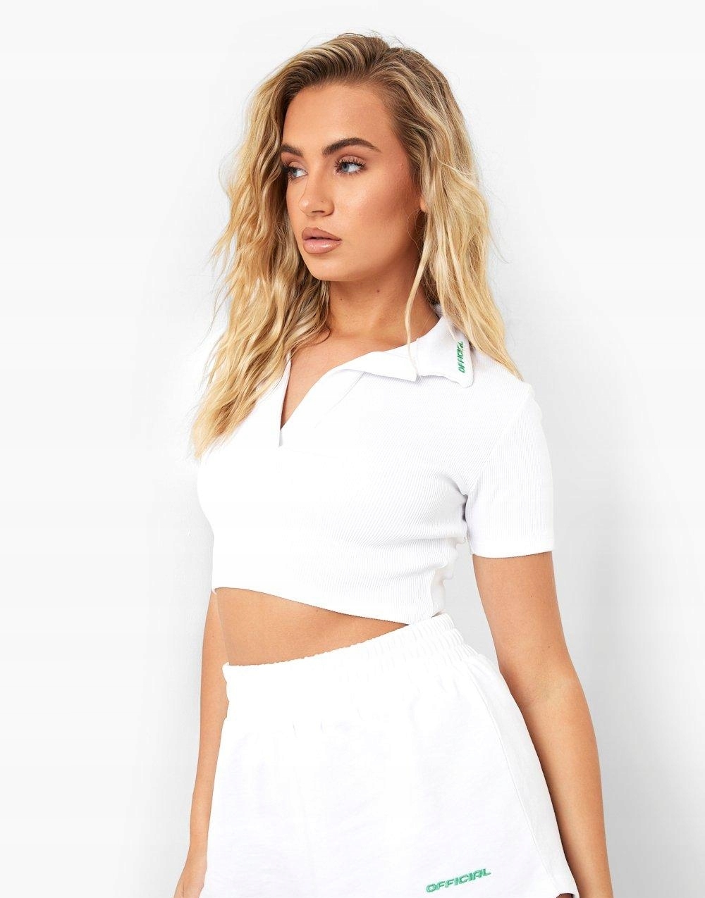 biały crop top prążki