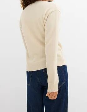 SWETER Z KOKARDKAMI