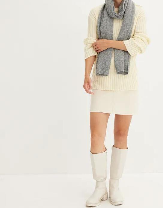 SWETER NADWYMIAROWE W PRĄŻEK