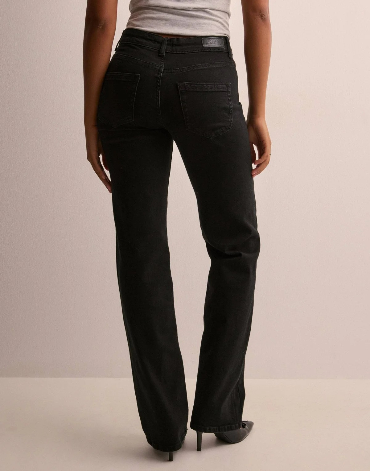 CZARNE PROSTE SPODNIE JEANS