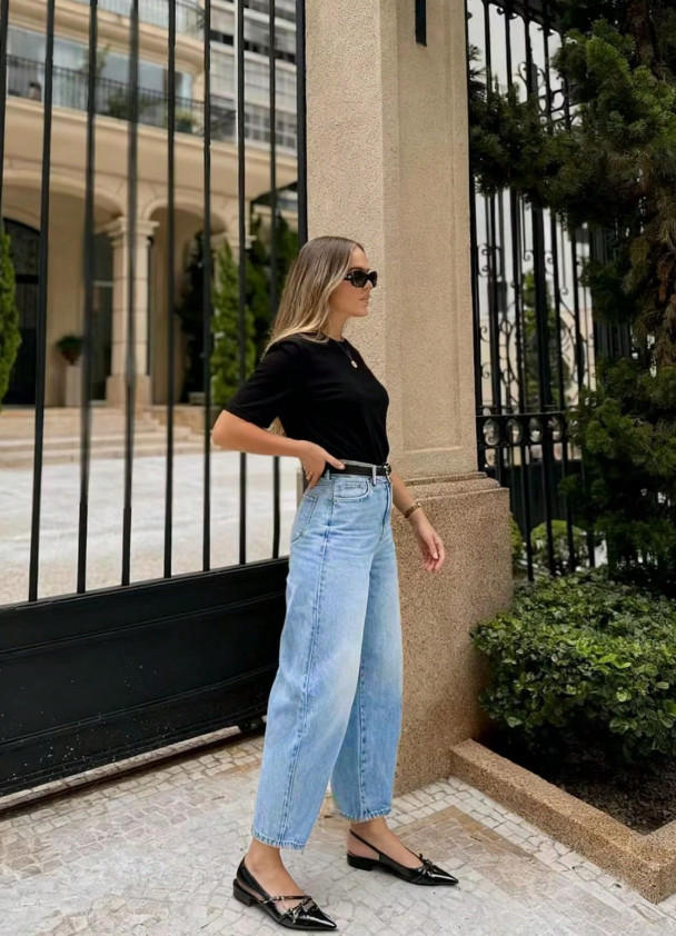 niebieskie spodnie jeans 
