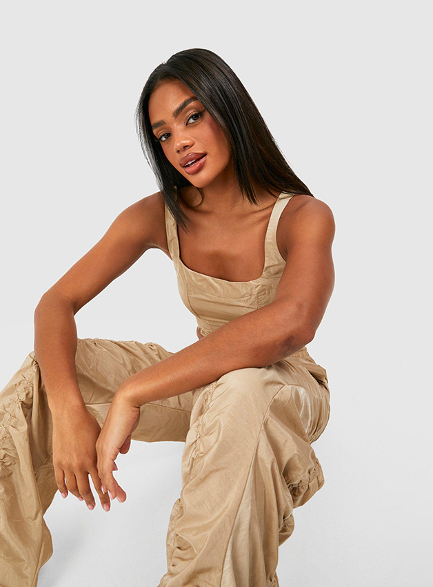 beżowy crop top zamek