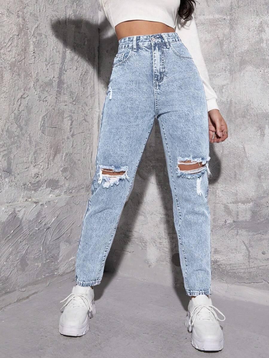 niebieskie spodnie jeans