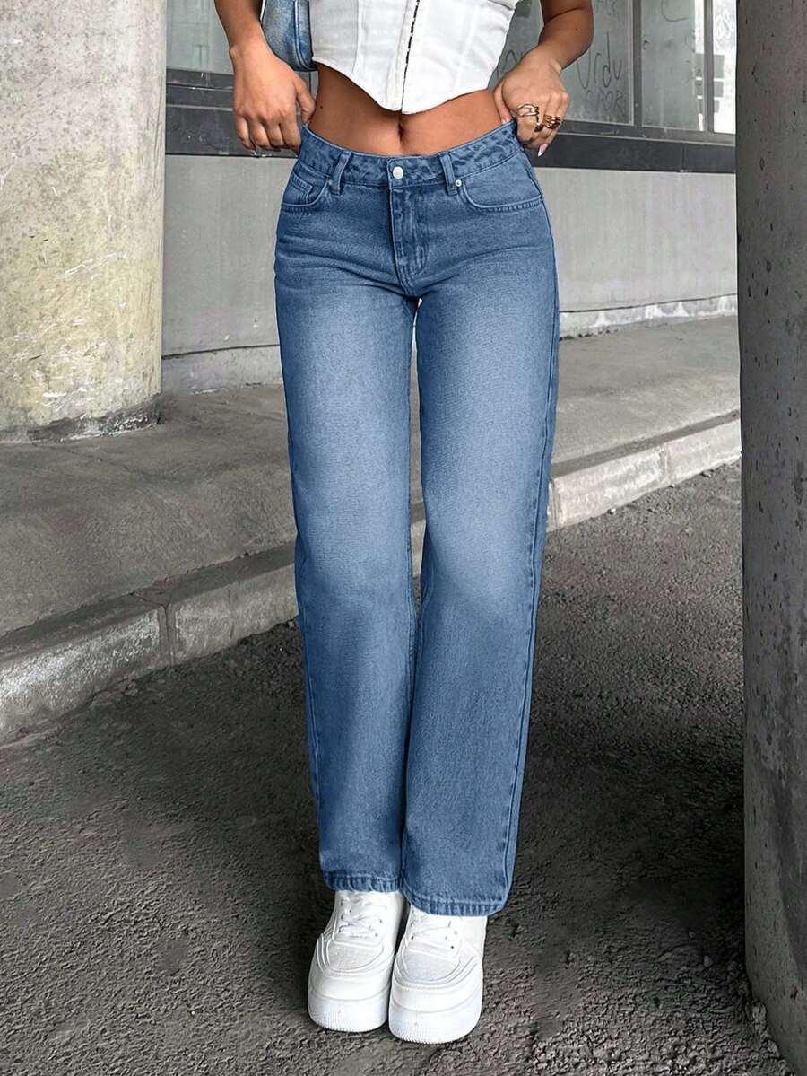 niebieskie spodnie jeans 