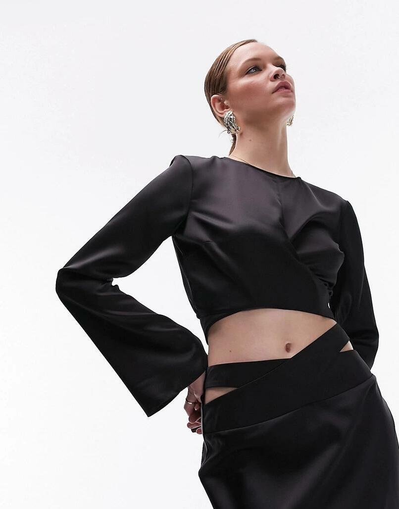 CZARNY SATYNOWY CROP TOP WIĄZANIE