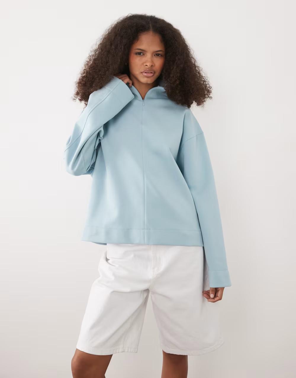 niebieska bluza stójka zip