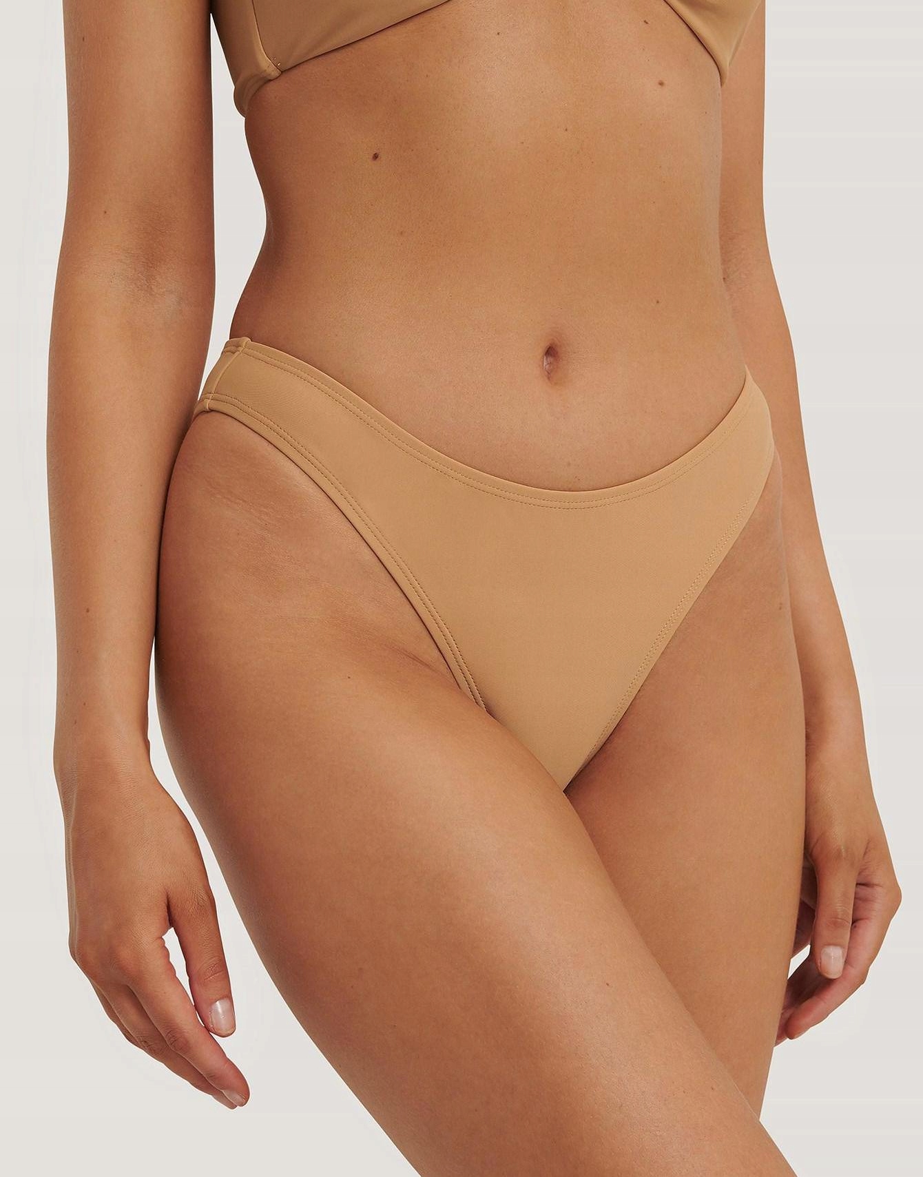 beżowy dół od bikini