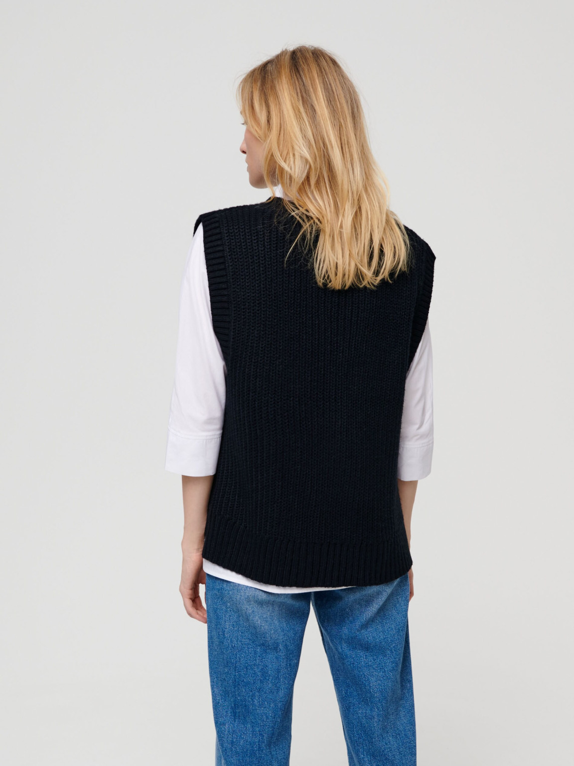 CZARNA DZIANINOWA KAMIZELKA v-neck