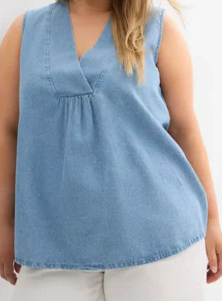 BAWEŁNIANA BLUZKA PLUS SIZE Z DEKOLTEM V - LUŹNA BEZ RĘKAWÓW