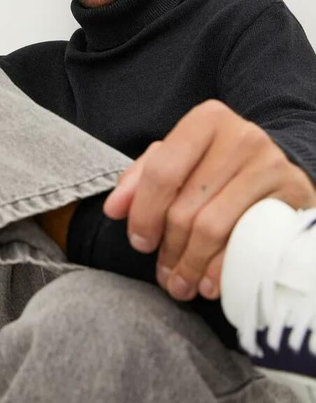 SWETER Z GOLFEM