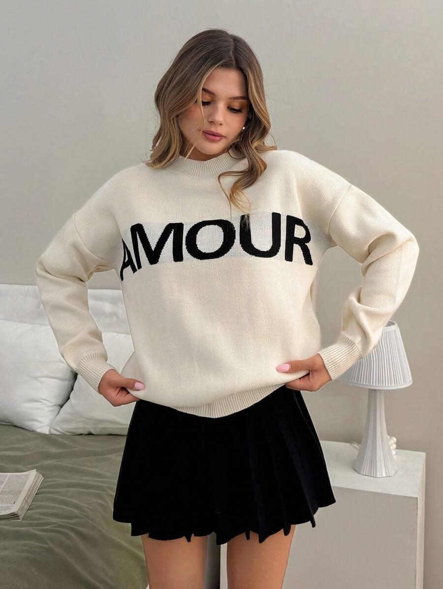 KREMOWY DZIANINOWY SWETER NAPIS