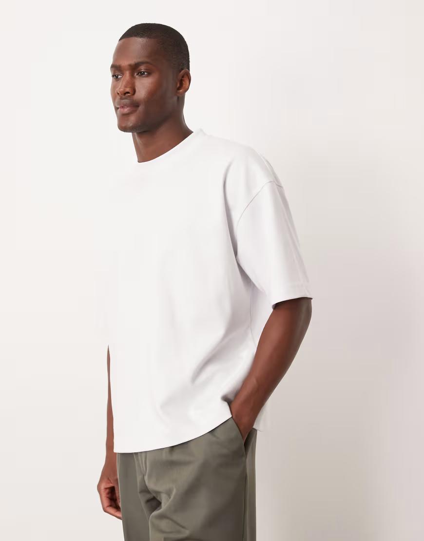 BIAŁY T-SHIRT OVERSIZE