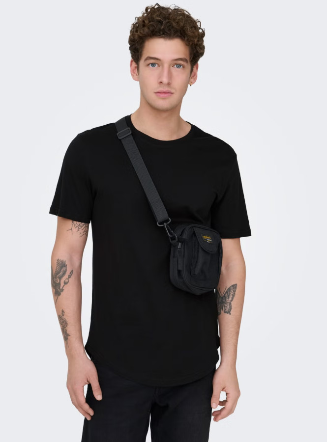 czarny t-shirt okrągły dekolt krótki rękaw