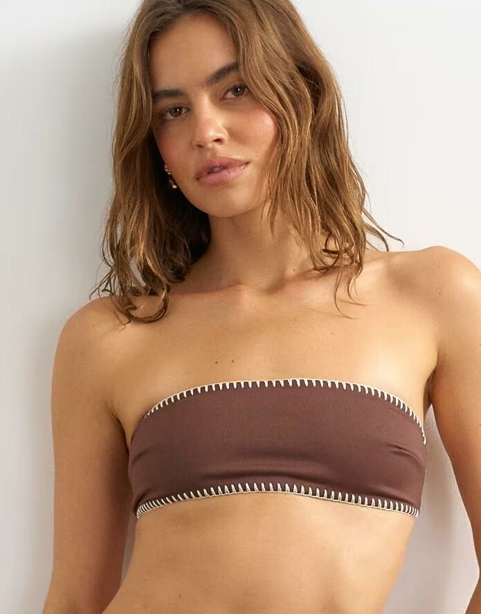 brązowa góra od bikini