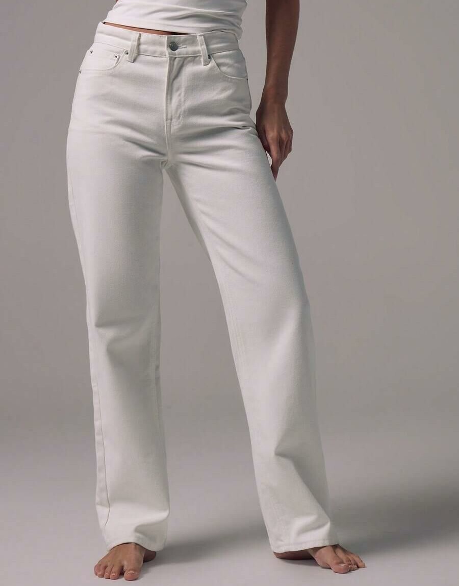 BIAŁE SPODNIE JEANS