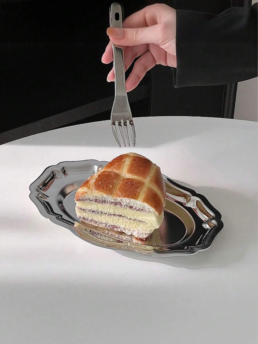 srebrna tacka na ciastka