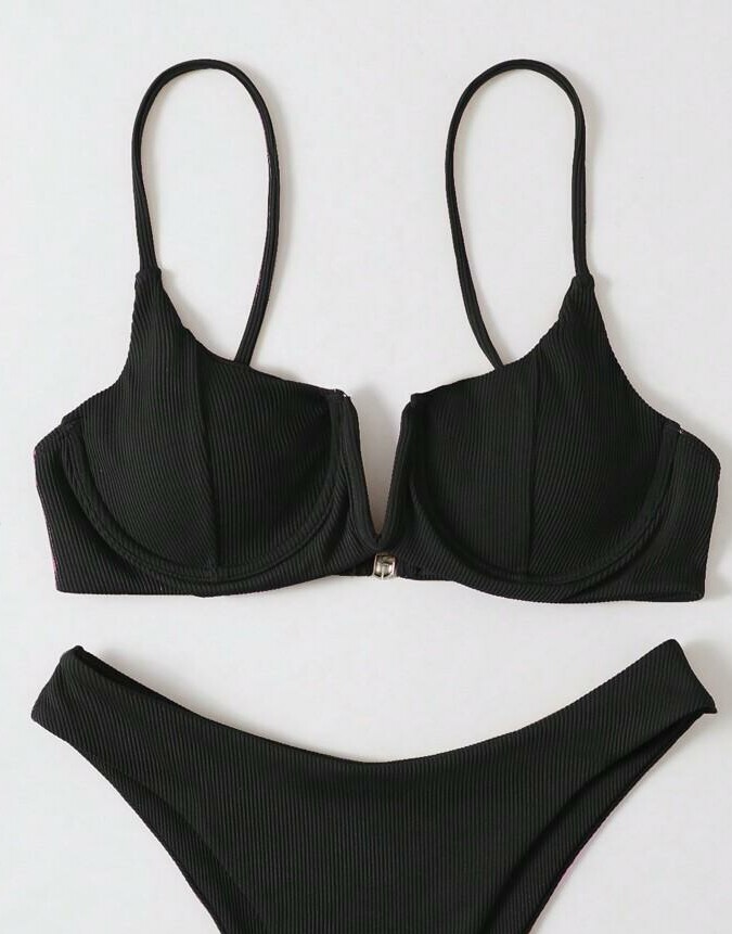 czarna góra od bikini