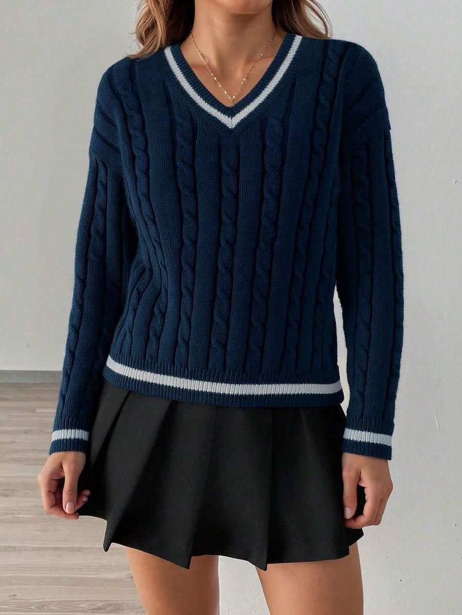 granatowy sweter v-neck