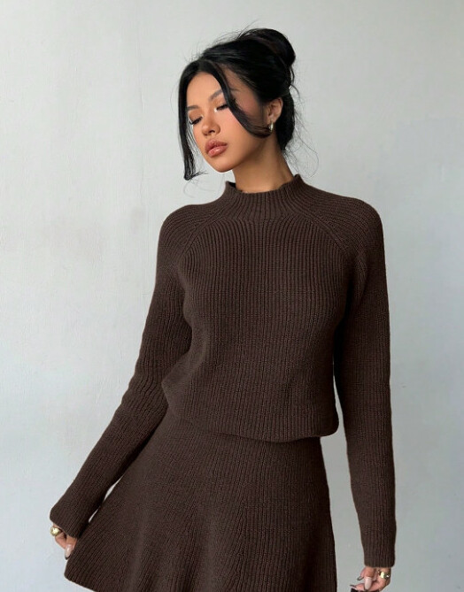 BRĄZOWY SWETER STÓJKA 