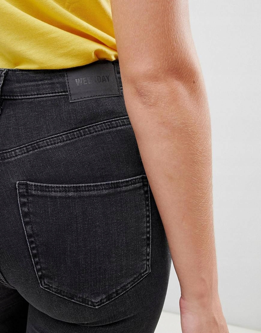 szare spodnie jeans 