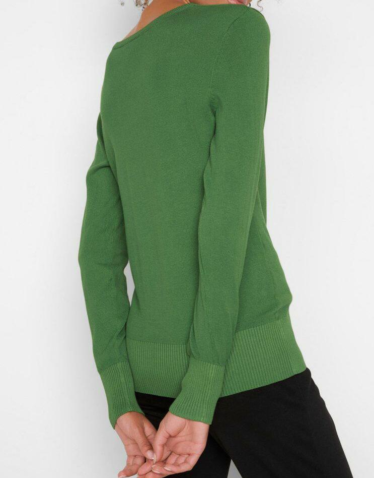 SWETER Z DEKOLTEM W SEREK 